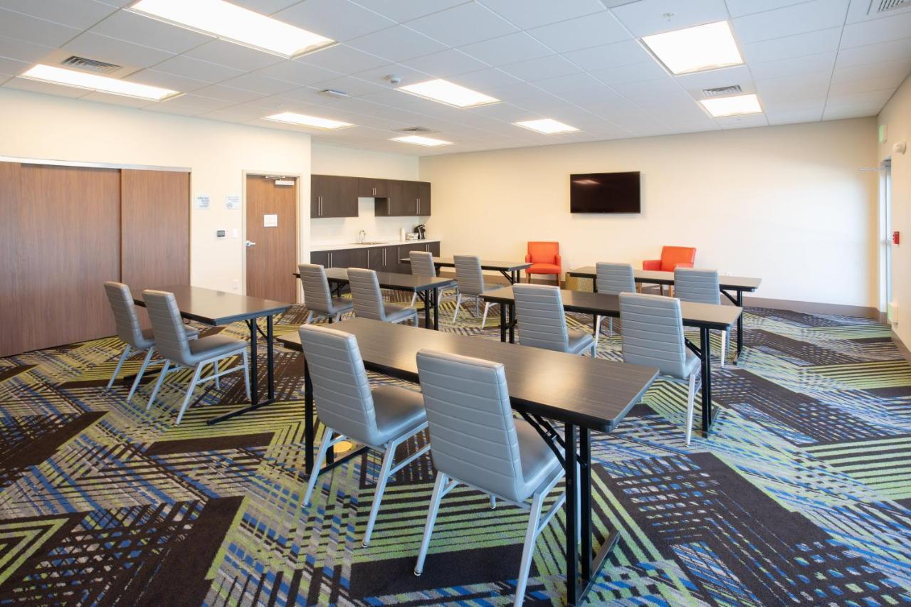 Holiday Inn Express & Suites - Goodland I-70 By Ihg Εξωτερικό φωτογραφία